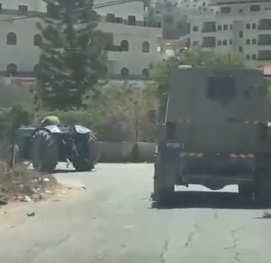 قوات الاحتلال تستولي على جرار في سنجل وتعتدي على صاحبه